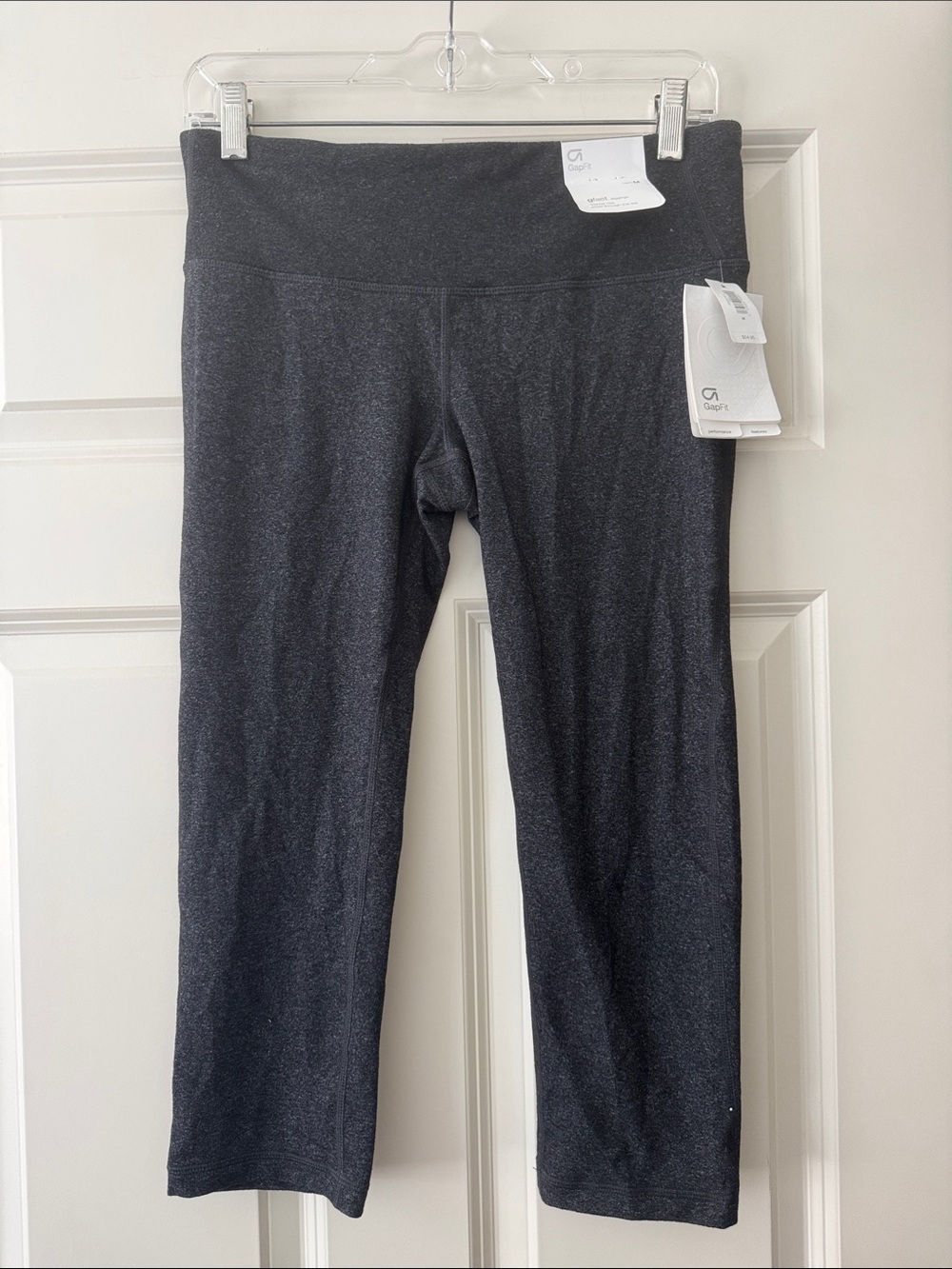 NWT GAP Fit gfast Capri Leggings charcoal heather size M